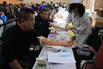 名贯彩票有限公司组织公司内部员工到佛山市第一人民医院进行无偿献血活动